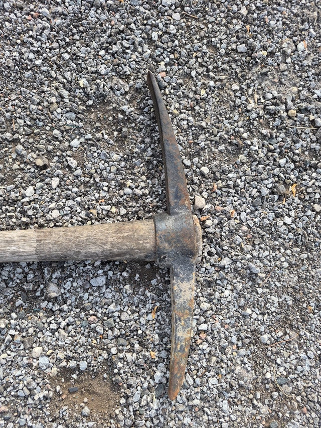 Pickaxe tool with wooden handle - photo 2