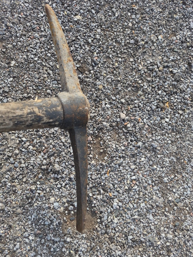 Pickaxe tool with wooden handle - photo 4
