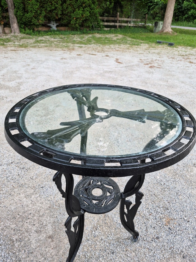 Black circle table cast aluminum top, cast iron legs, glass - photo 4