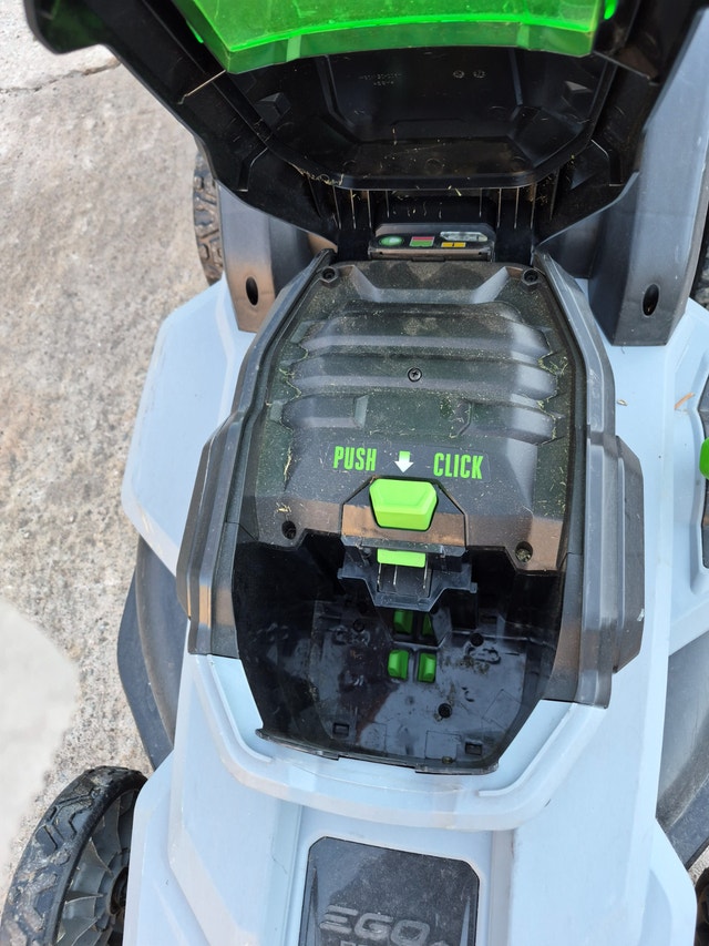 EGO 56V lawnmower LM2100 NEEDS BATTERY, AS IS - photo 3