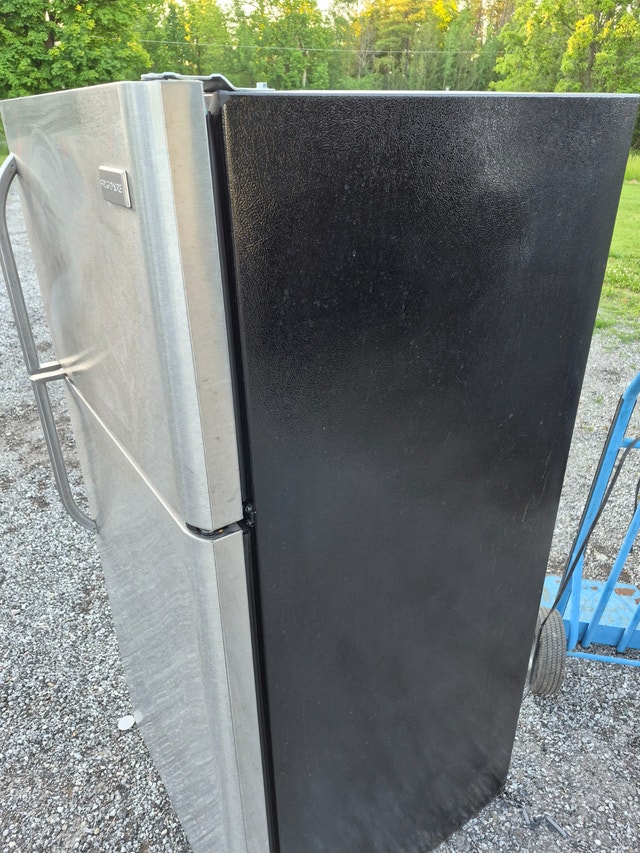 Stainless Fridge Frigidaire 30'' top freezer Refrigerator - photo 3