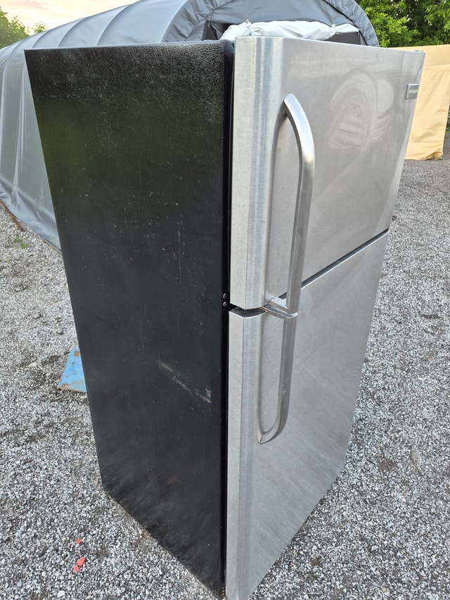 Stainless Fridge Frigidaire 30'' top freezer Refrigerator - photo 4