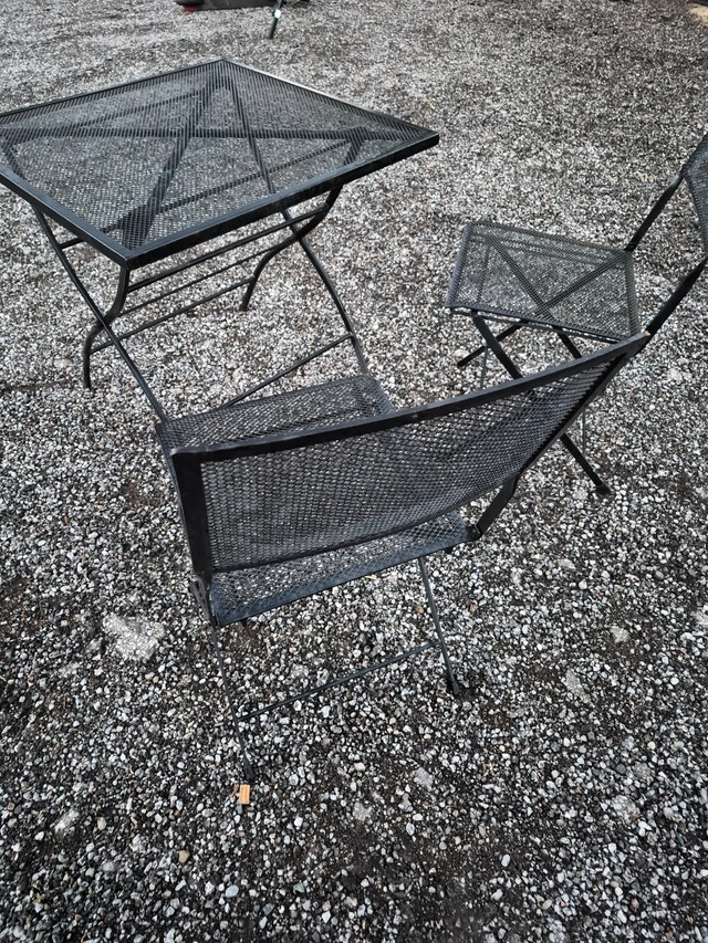 Black metal folding chairs & folding table strong - photo 3