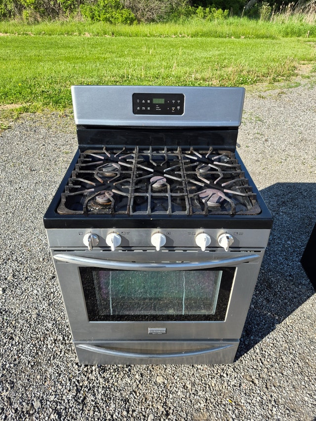 Frigidaire Gas Range Stove FGGF3035RFC - photo 2