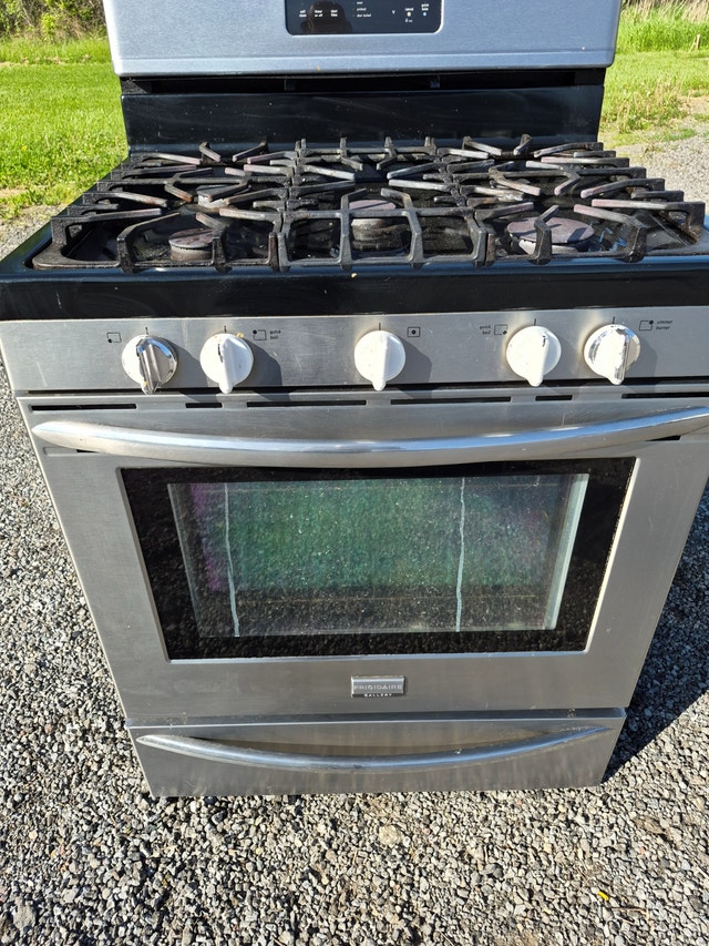 Frigidaire Gas Range Stove FGGF3035RFC - photo 3