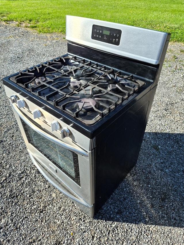 Frigidaire Gas Range Stove FGGF3035RFC - photo 4
