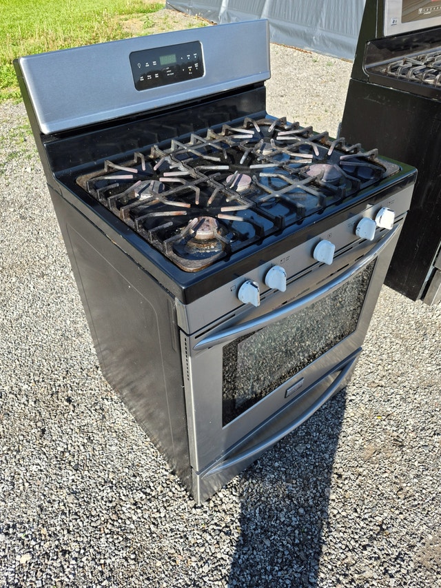 Frigidaire Gas Range Stove FGGF3035RFC - photo 5