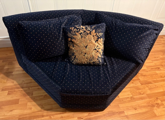 Navy Blue Velvet Accent Chair