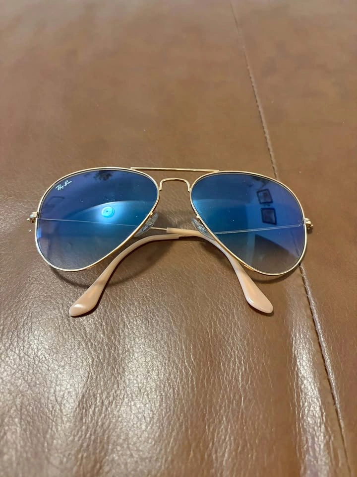 Ray-Ban Aviator sunglasses gold frame blue gradient lenses