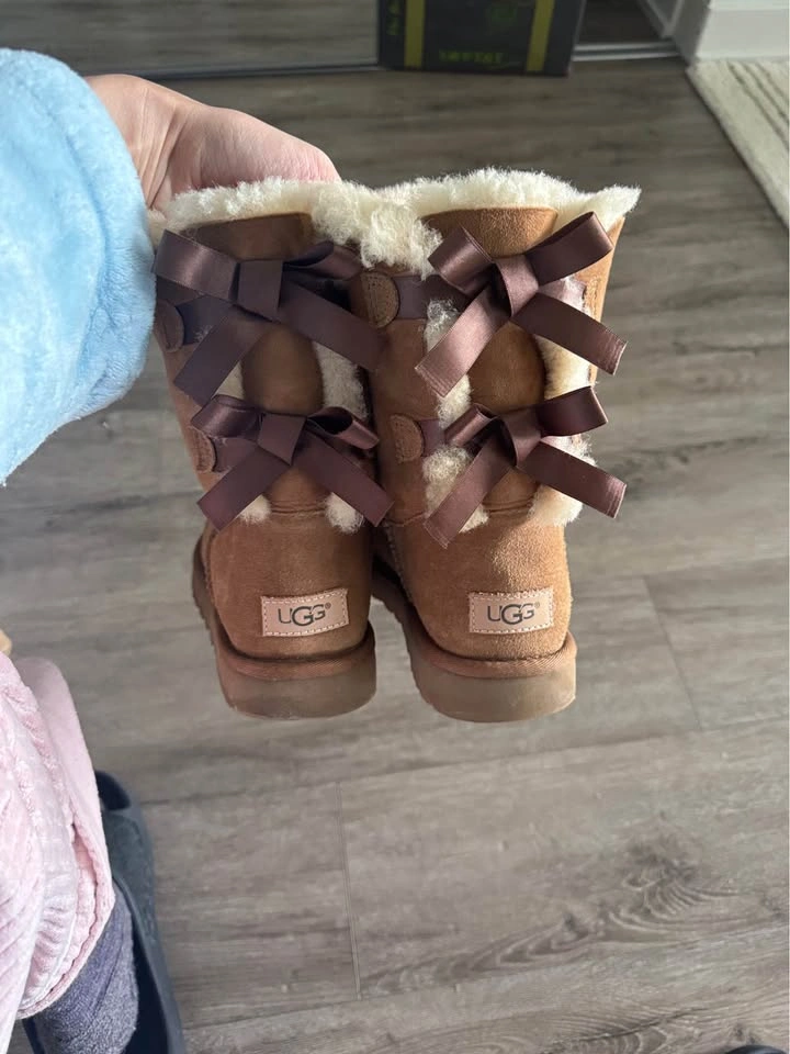 UGG BAILEY BOW Adult US 8, chestnut, very good condition - photo 2