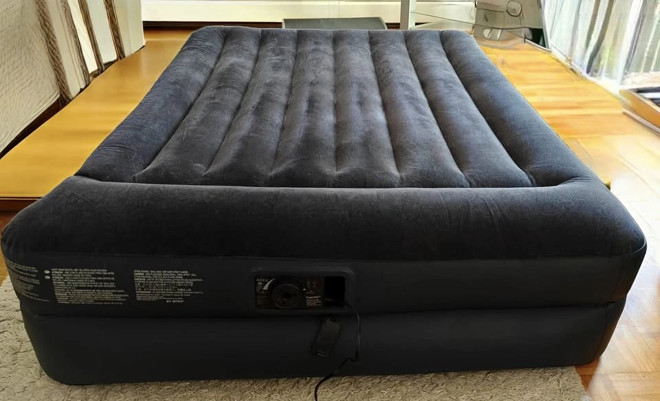 Intex 20" Queen Dura-Beam Deluxe Raised Air Mattress - photo 2