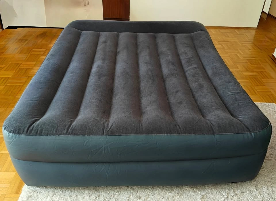 Intex 20" Queen Dura-Beam Deluxe Raised Air Mattress - photo 3