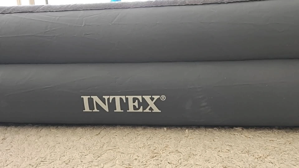 Intex 20" Queen Dura-Beam Deluxe Raised Air Mattress - photo 5