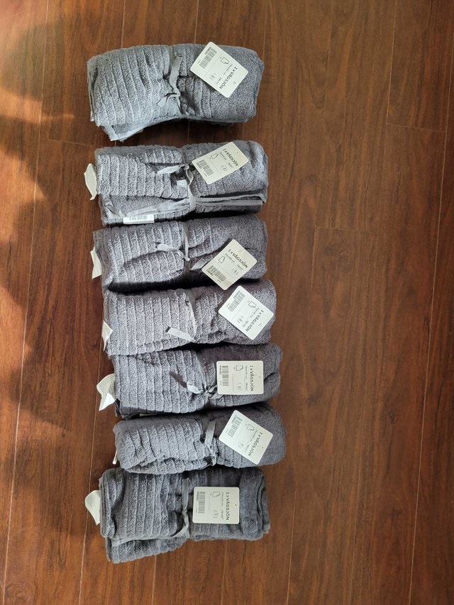 brand new Bath Towel - photo 2