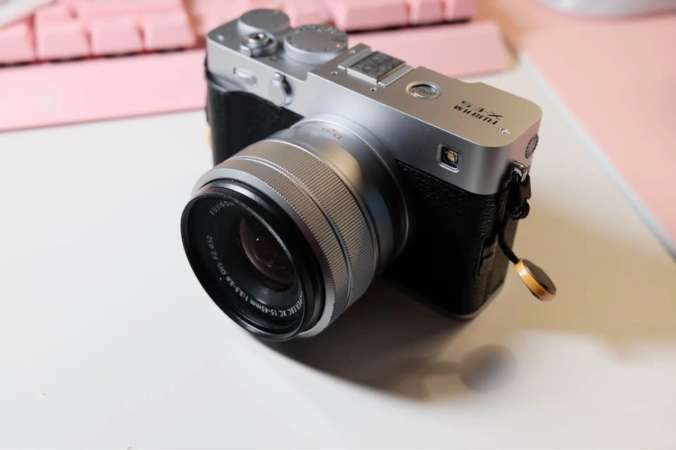 Silver Fujifilm Starter Lens Kit — 2 Zoom Lenses + Vintage Hood - photo 3