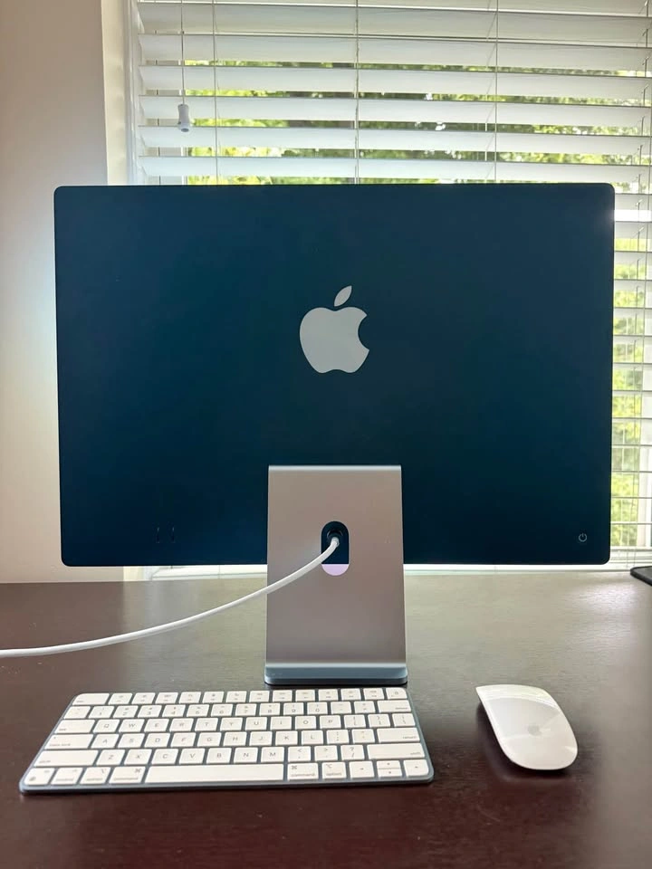 iMac 24-inch, M1, 2021 8GB RAM, 256GB SSD Small scratch - photo 3