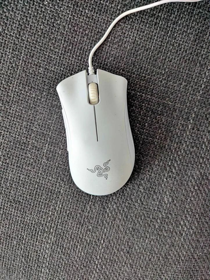 Razer Deathadder Essential gaming mouse white