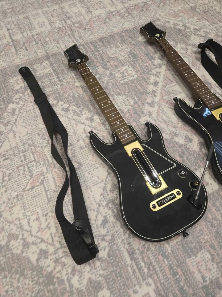 Guitar Hero Live Guitars *no dongles - photo 3