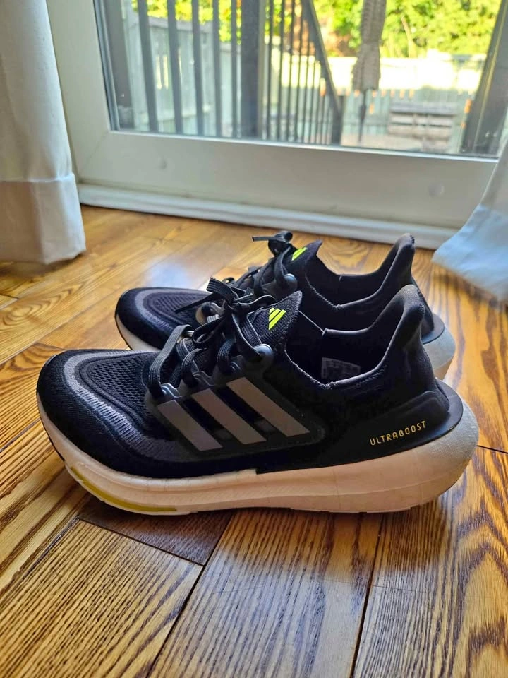 adidas Women's Ultraboost Light Running Shoes size 7.5