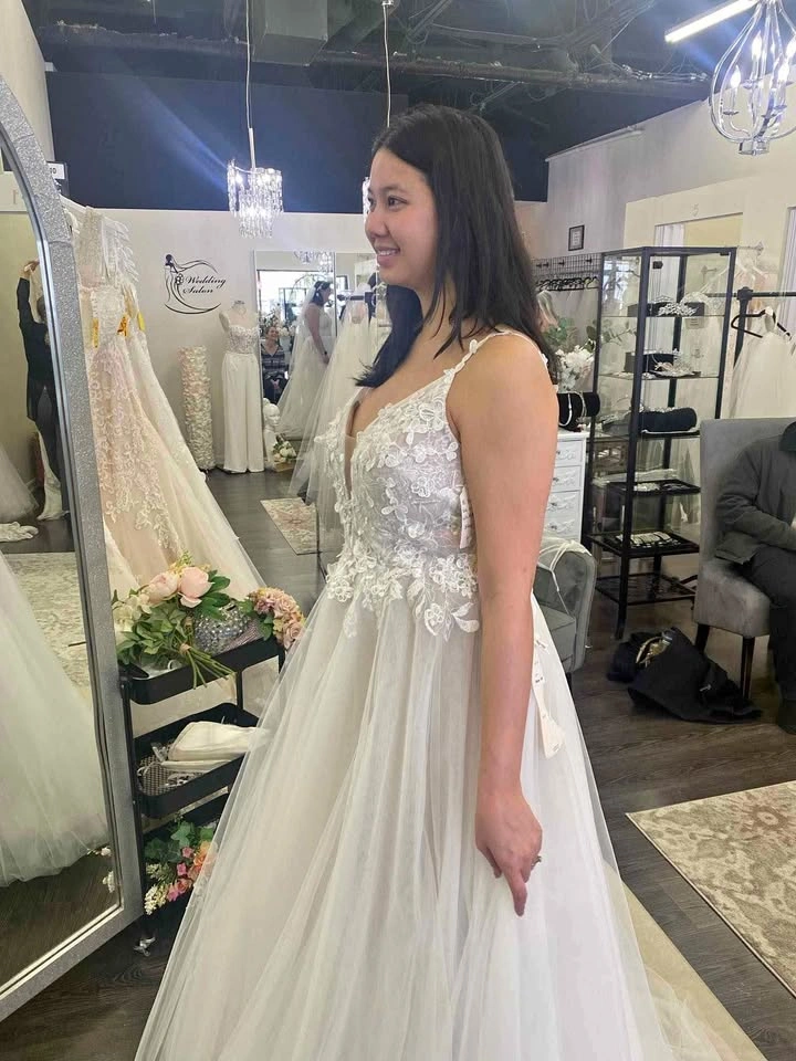 Wedding dress - Bridal Size 10