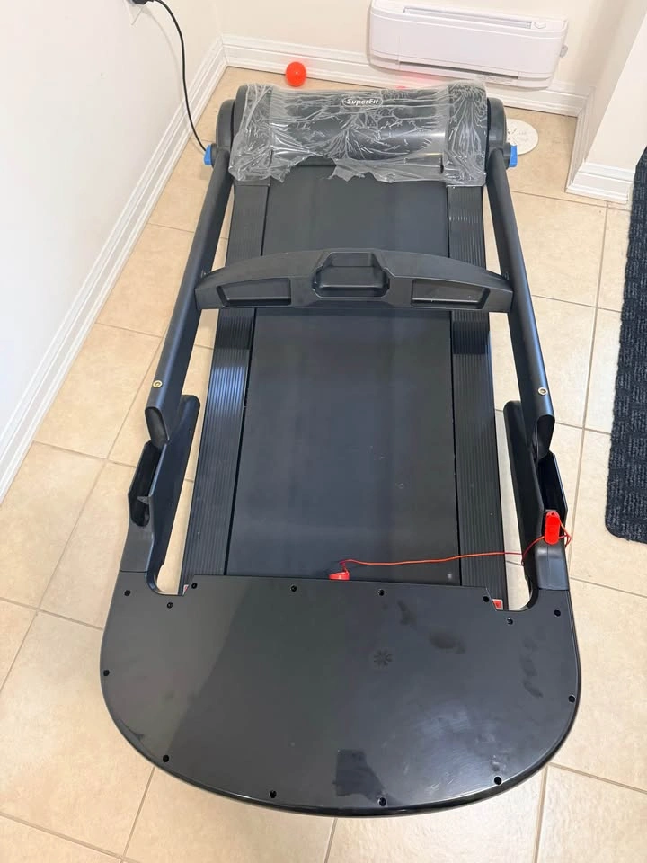 SuperFit Folding Treadmill – Excellent Condition – Compact Home - photo 5