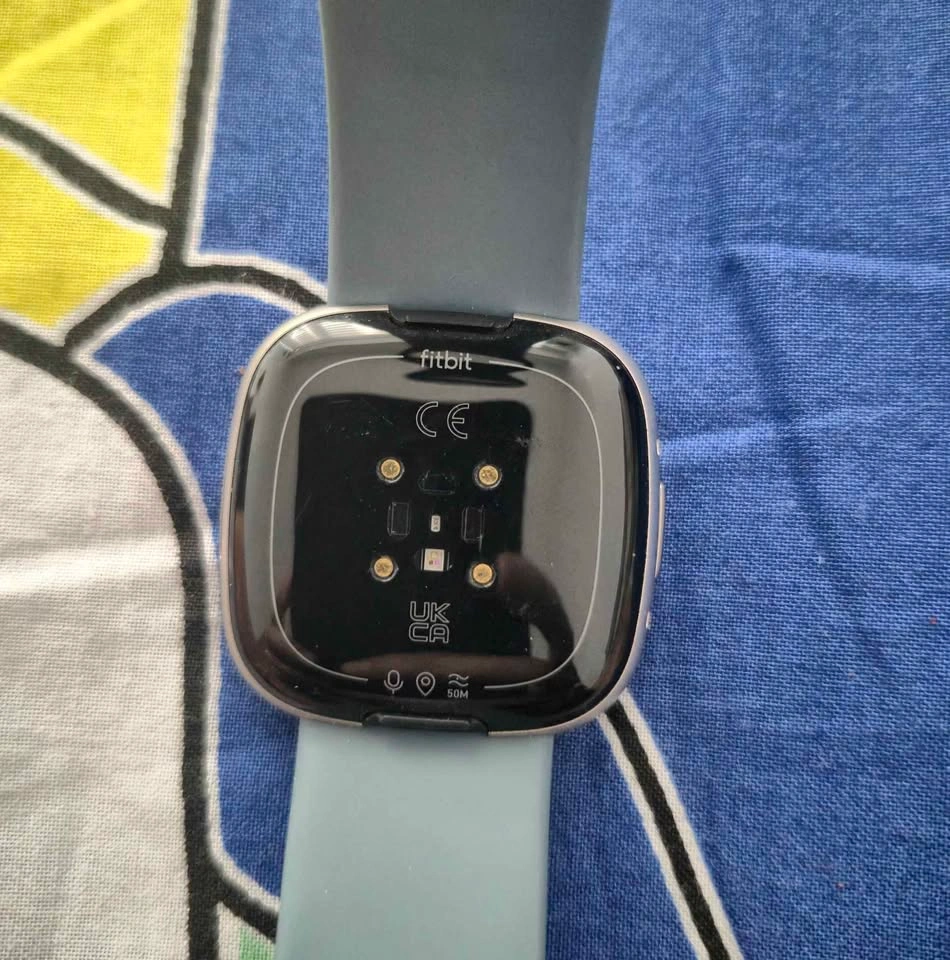 Google Fitbit Versa 4 fitness watch tracker - photo 5