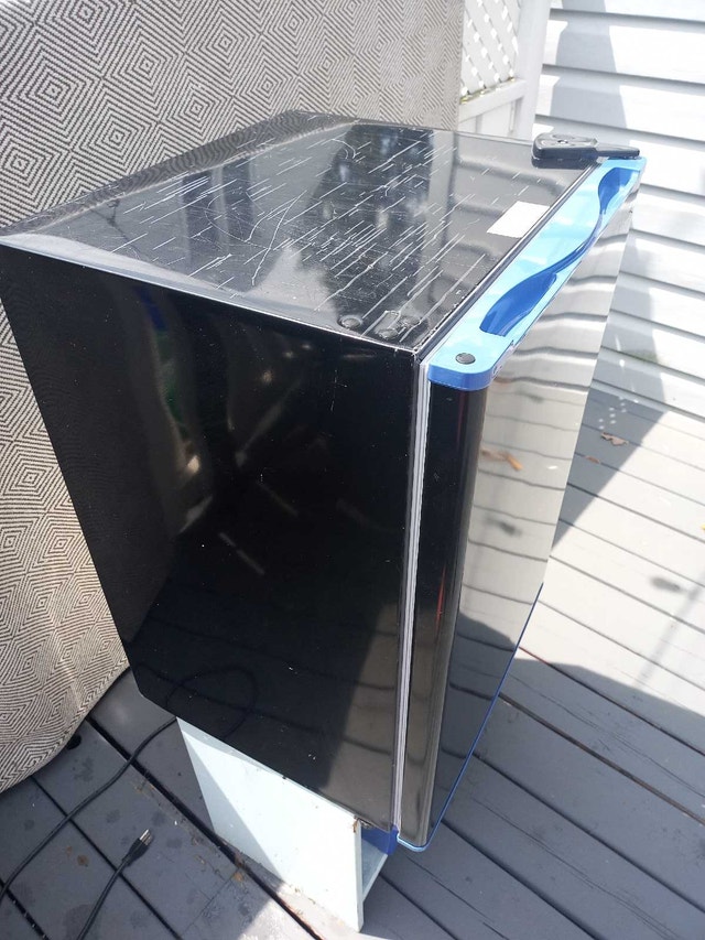 Insignia Compact Refrigerator