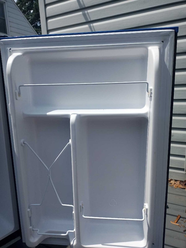 Insignia Compact Refrigerator - photo 2