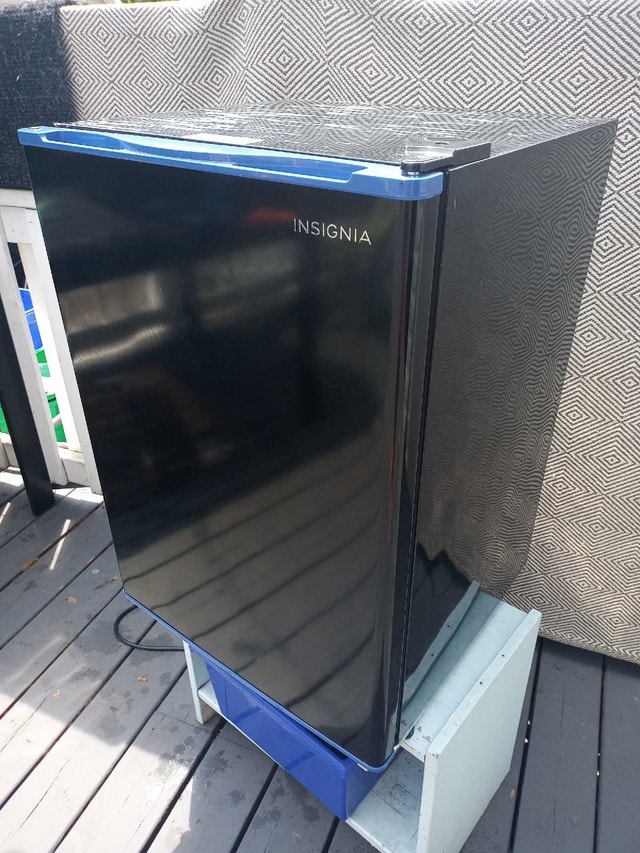 Insignia Compact Refrigerator - photo 4