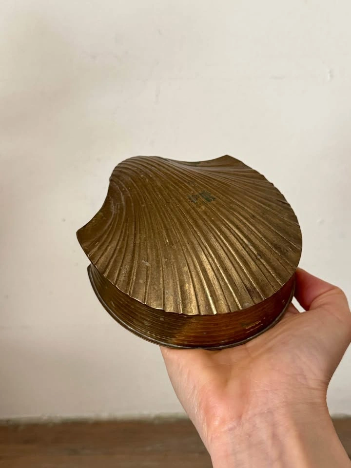 Vintage Brass Clam Shell Trinket Box - photo 2