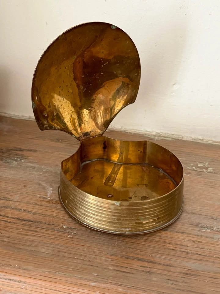 Vintage Brass Clam Shell Trinket Box - photo 4