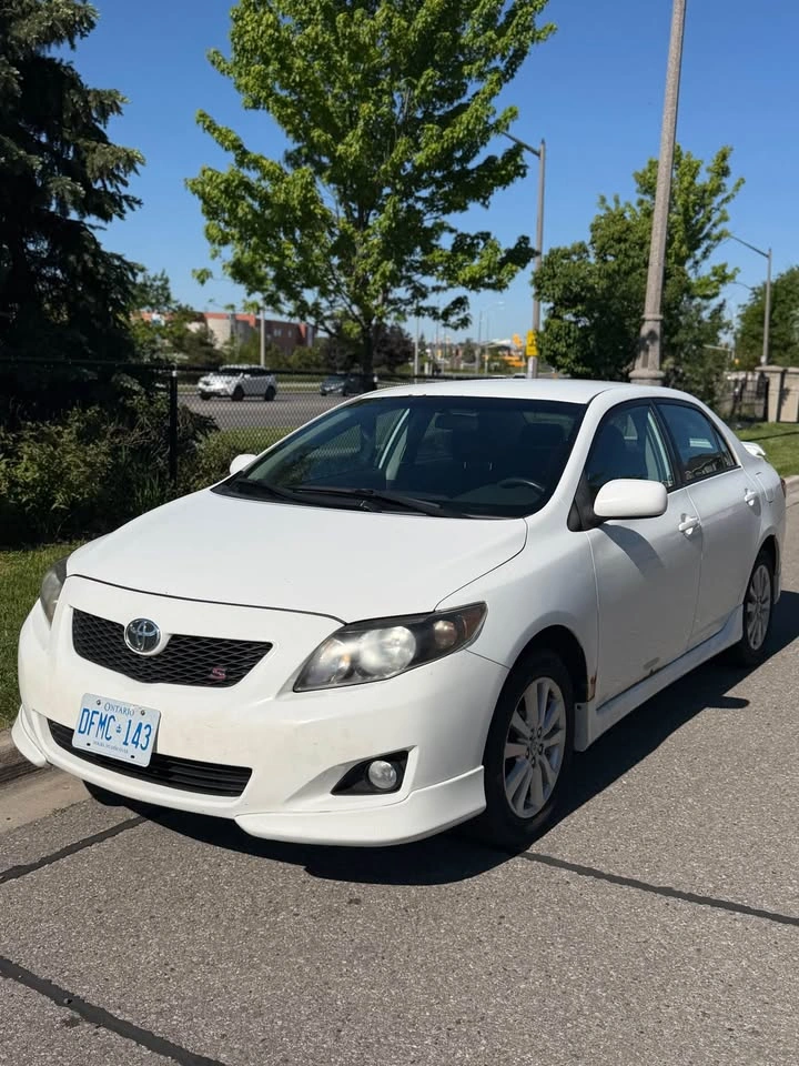 2010 Toyota Corolla - photo 2
