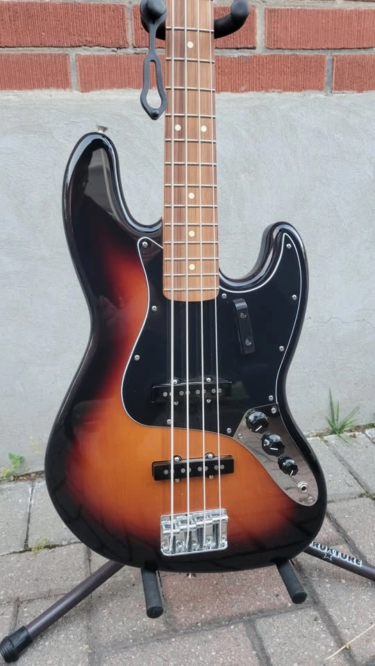 $900 Fender Player Series Jazz Bass Guitar - Sunburst - photo 3