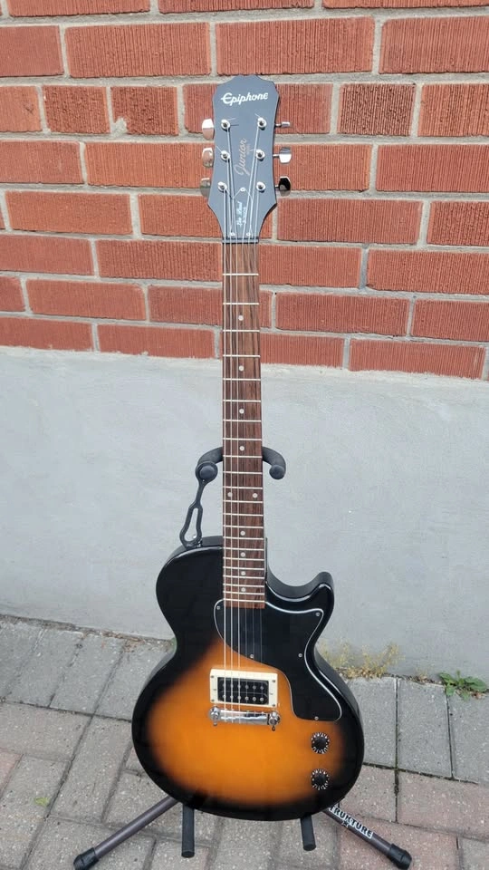 $220 Epiphone Les Paul Junior Electric Guitar – Vintage Sunburst - photo 2