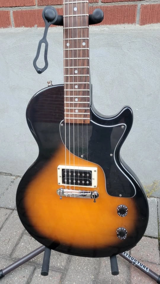 $220 Epiphone Les Paul Junior Electric Guitar – Vintage Sunburst - photo 3