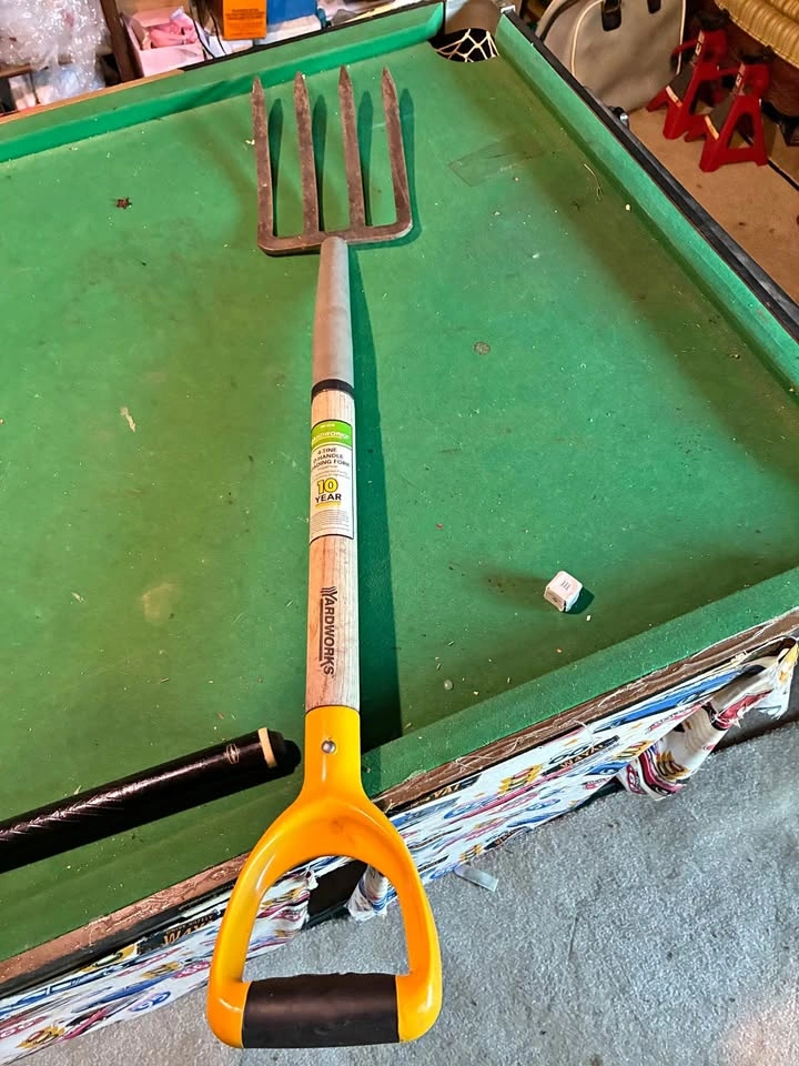 Yardworks 4-Tine spading fork