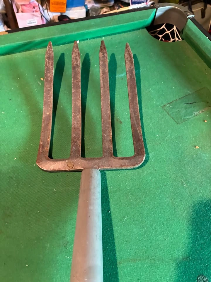Yardworks 4-Tine spading fork - photo 3