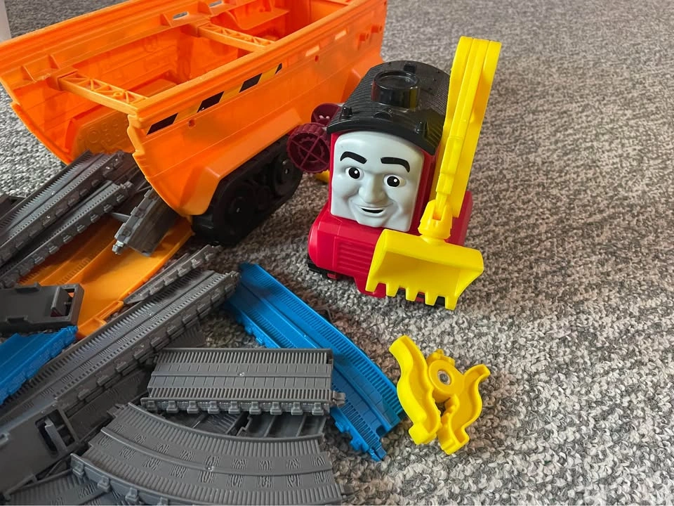Thomas & Friends TrackMaster Train Set Tracks Engine Helipad - photo 3