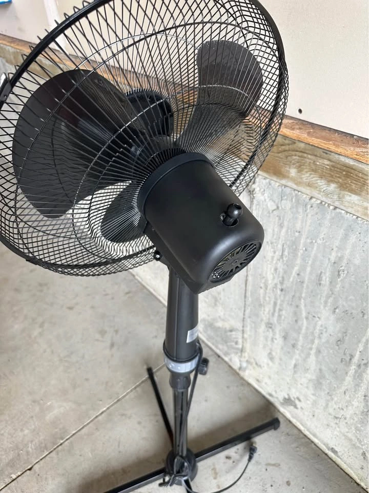 Black standing fan - photo 3