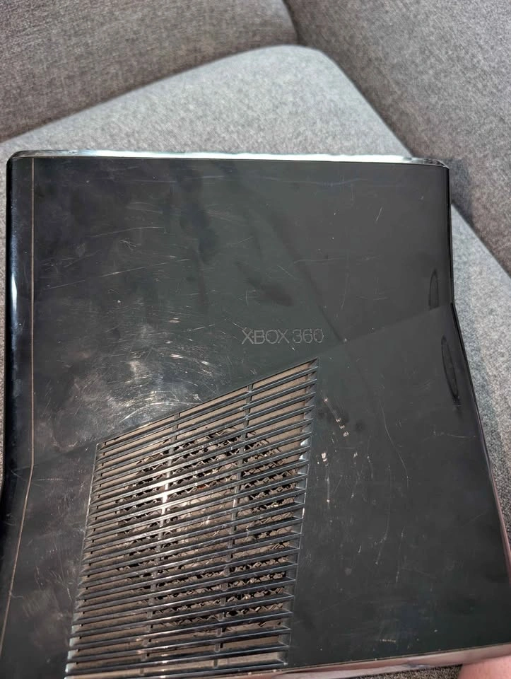 Xbox 360 Slim - photo 2