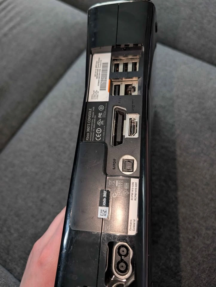 Xbox 360 Slim - photo 3