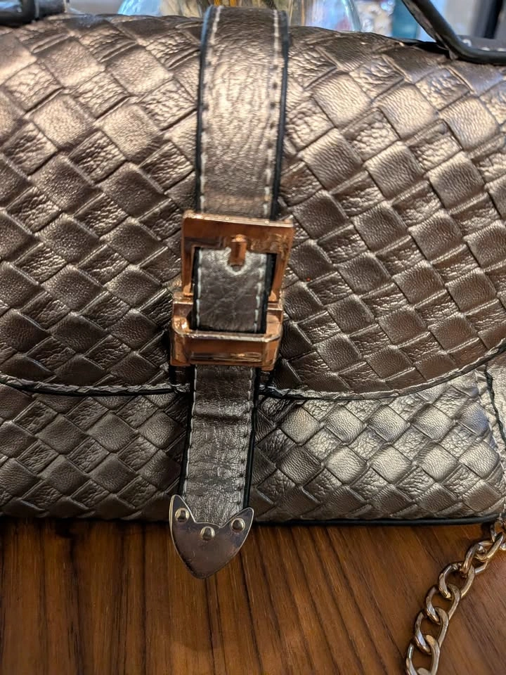 Silver Metallic Crossbody Handbag - photo 2