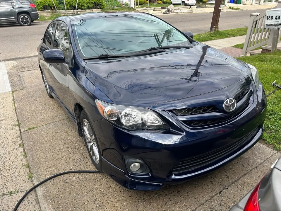 2013 Toyota Corolla S Special Edition Sedan 4D - photo 2