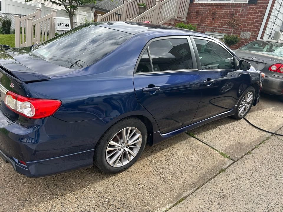 2013 Toyota Corolla S Special Edition Sedan 4D - photo 4