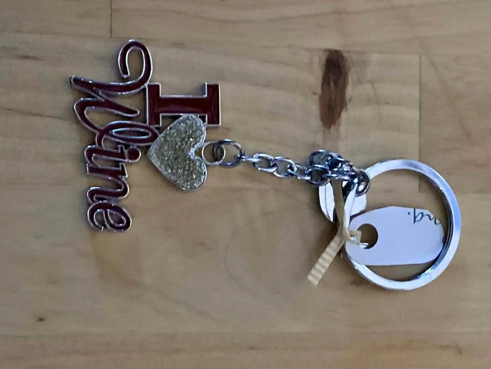 I heart wine keychain