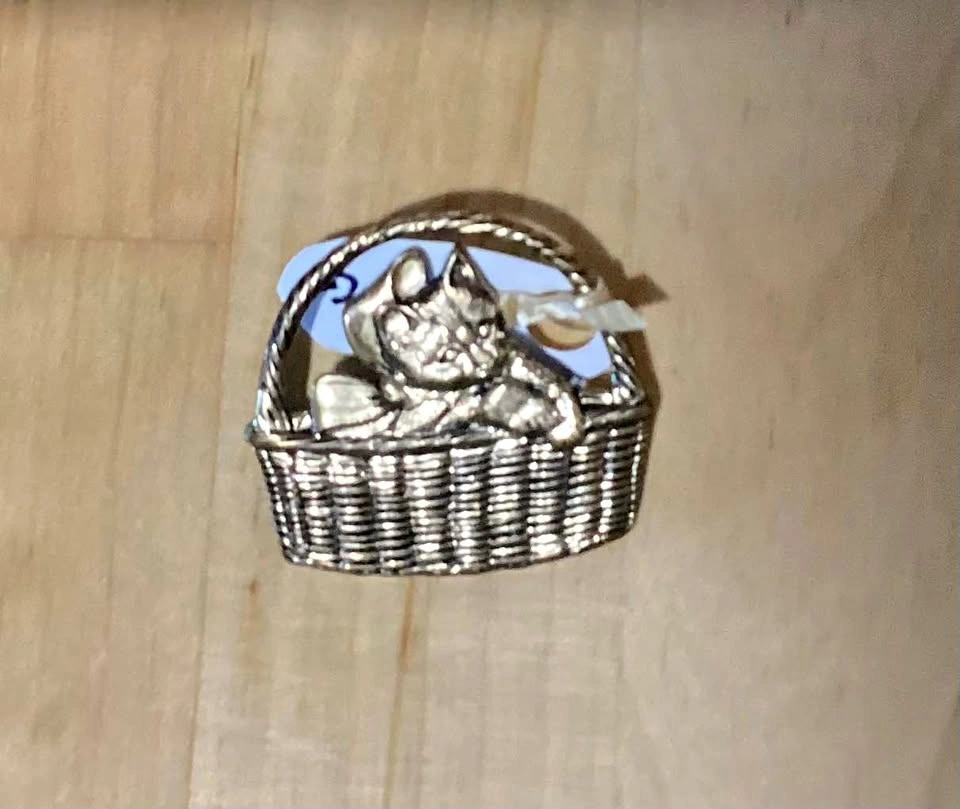 Cat pin