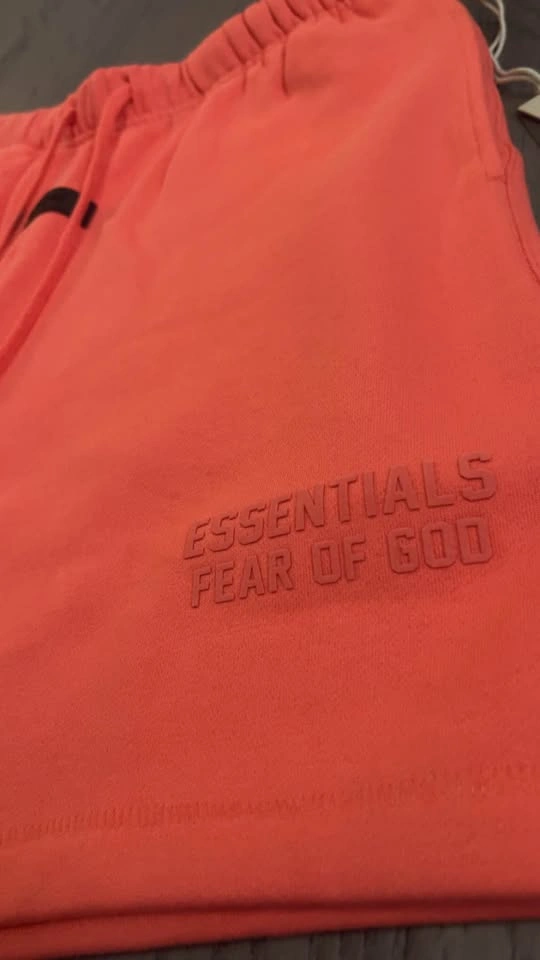 NEW CORAL ESSENTIALS SHORTS size M - photo 2