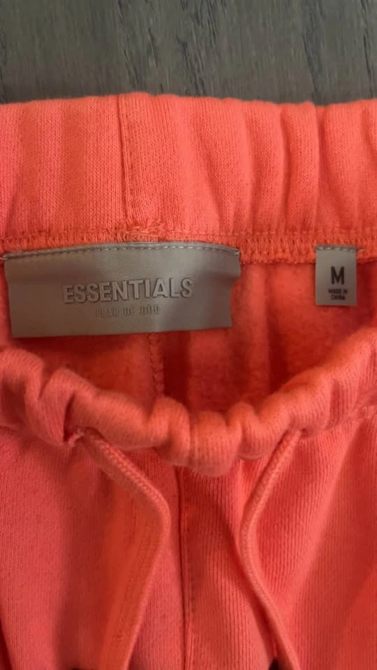 NEW CORAL ESSENTIALS SHORTS size M - photo 3