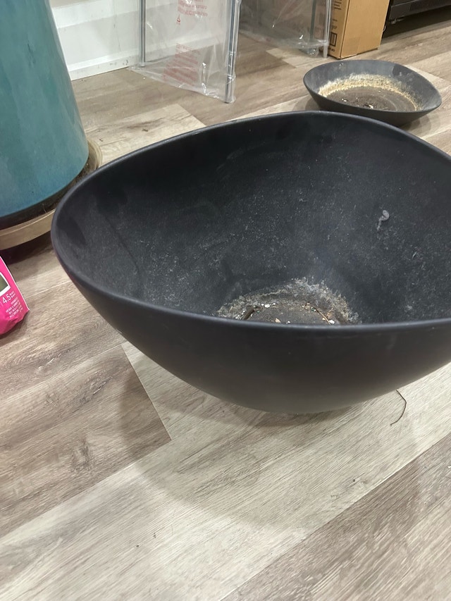 2 black vases