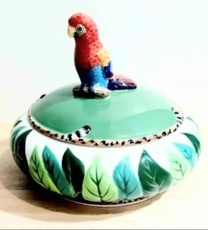 Lynn Chase Jungle Jubilee Macau Parrot image indicator(2)